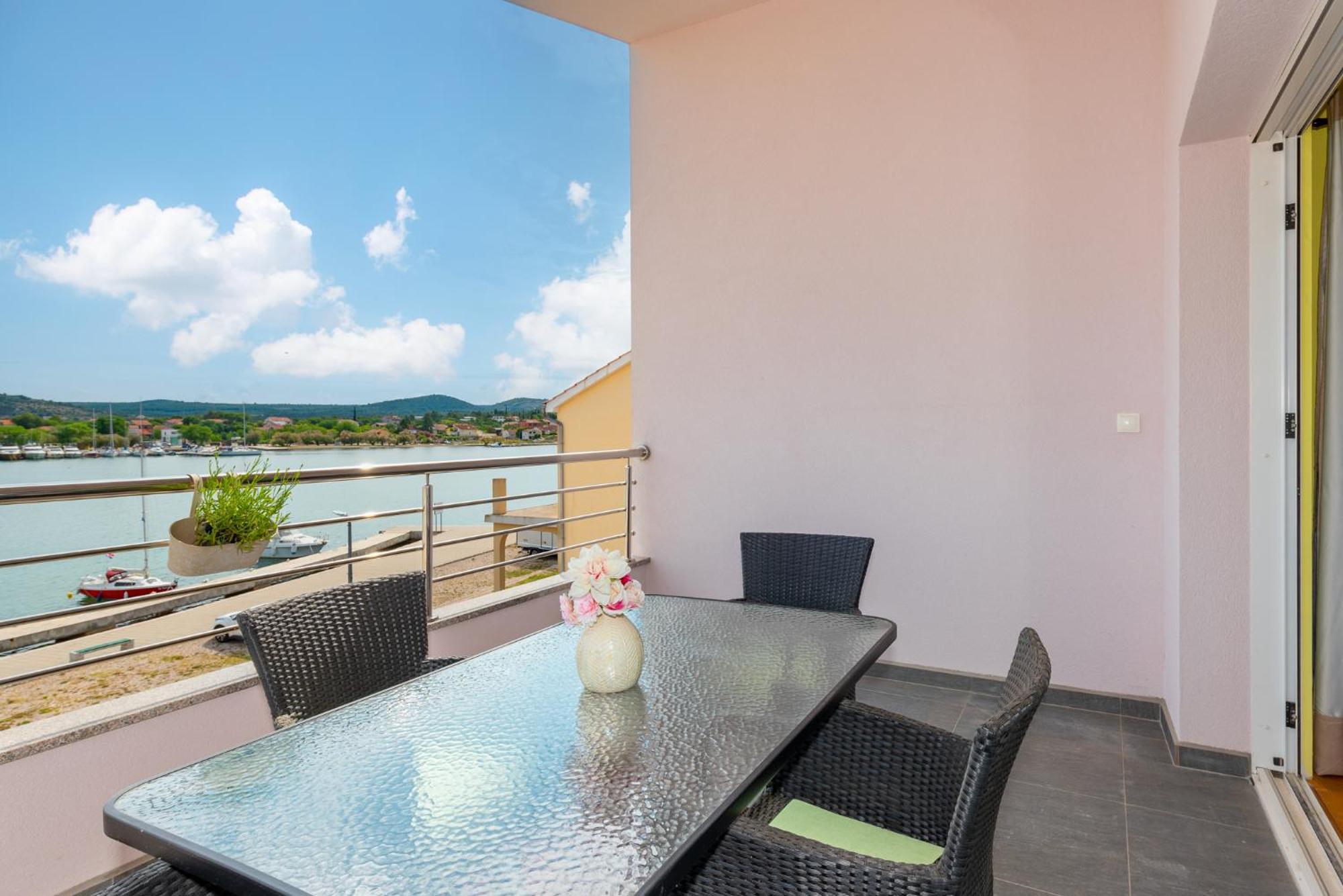 Kairos Apartment Bilice Exterior photo